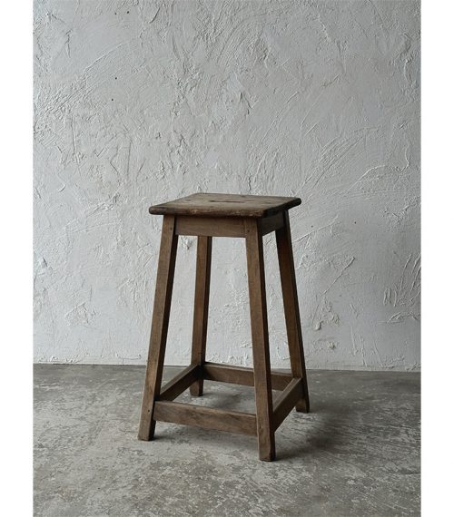 2023-01stool-1