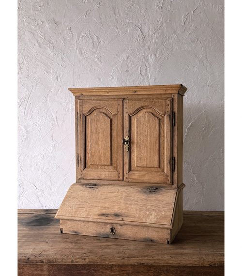 2025-08cabinet-1newnew